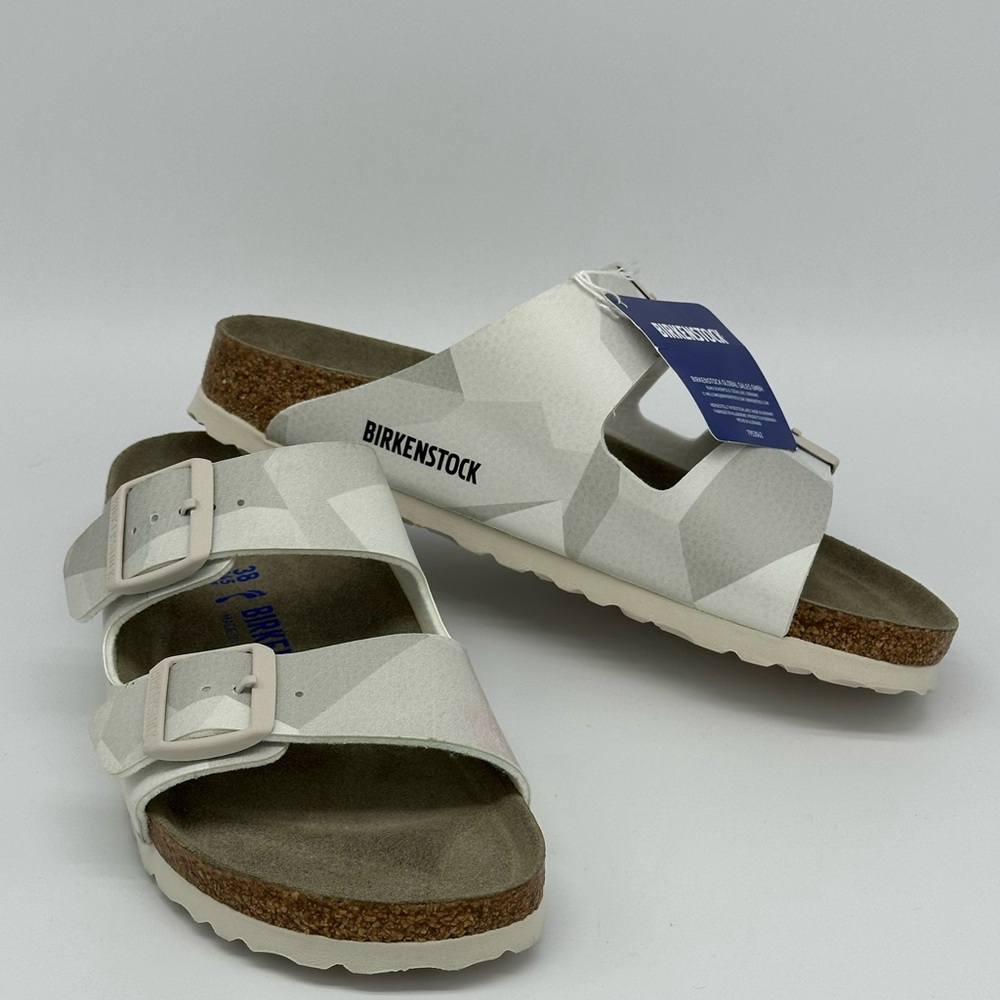 NWT !!! Birkenstock White Single-Buckle Women’s Sandals